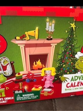 Disney Grinch Holiday Playset - Red, Green, Yellow, Pink